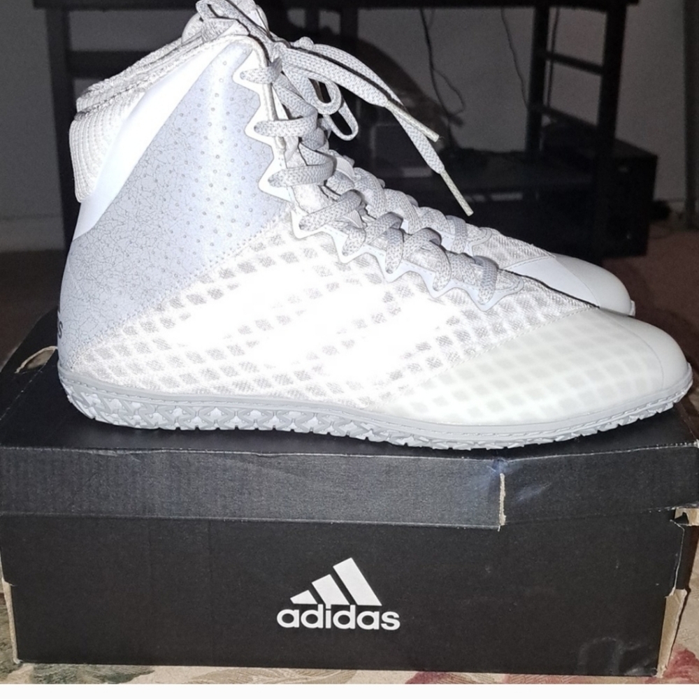 Brandnew never worn Adidas sneakers